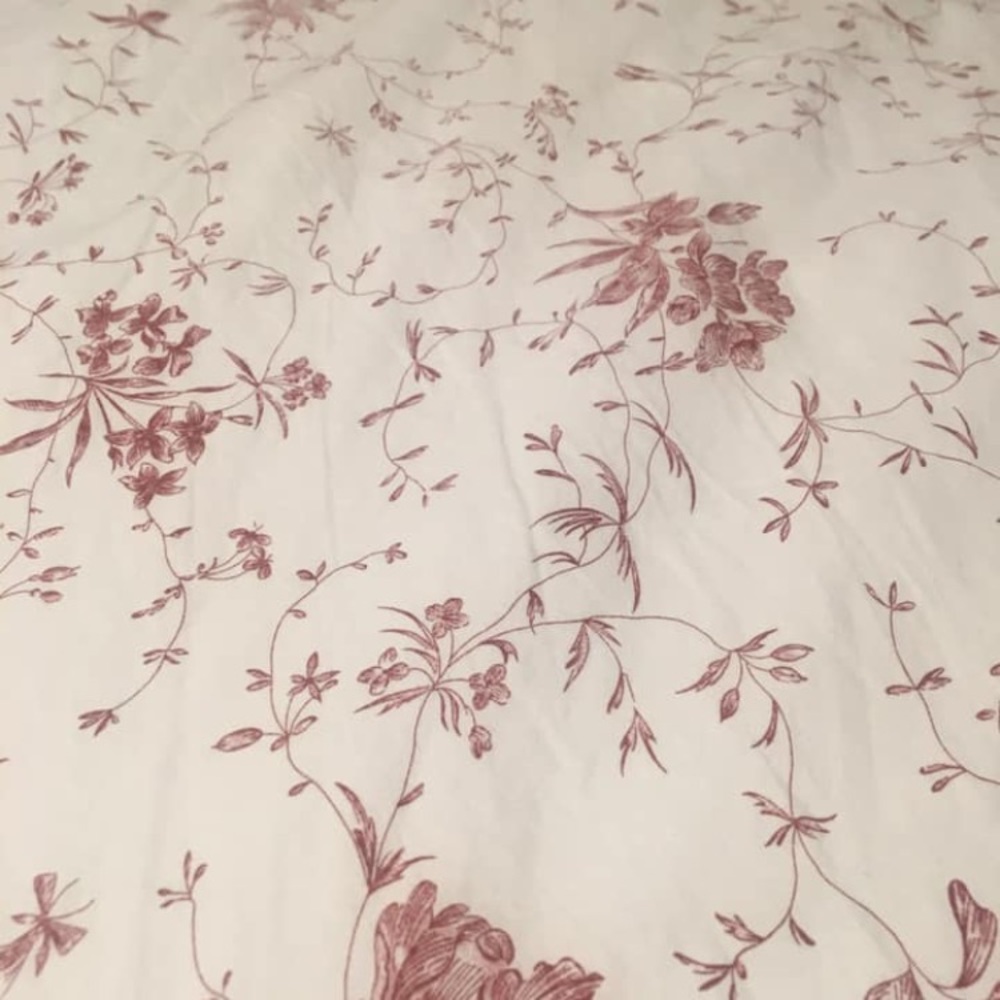 Full duvet. White and red in great condition.